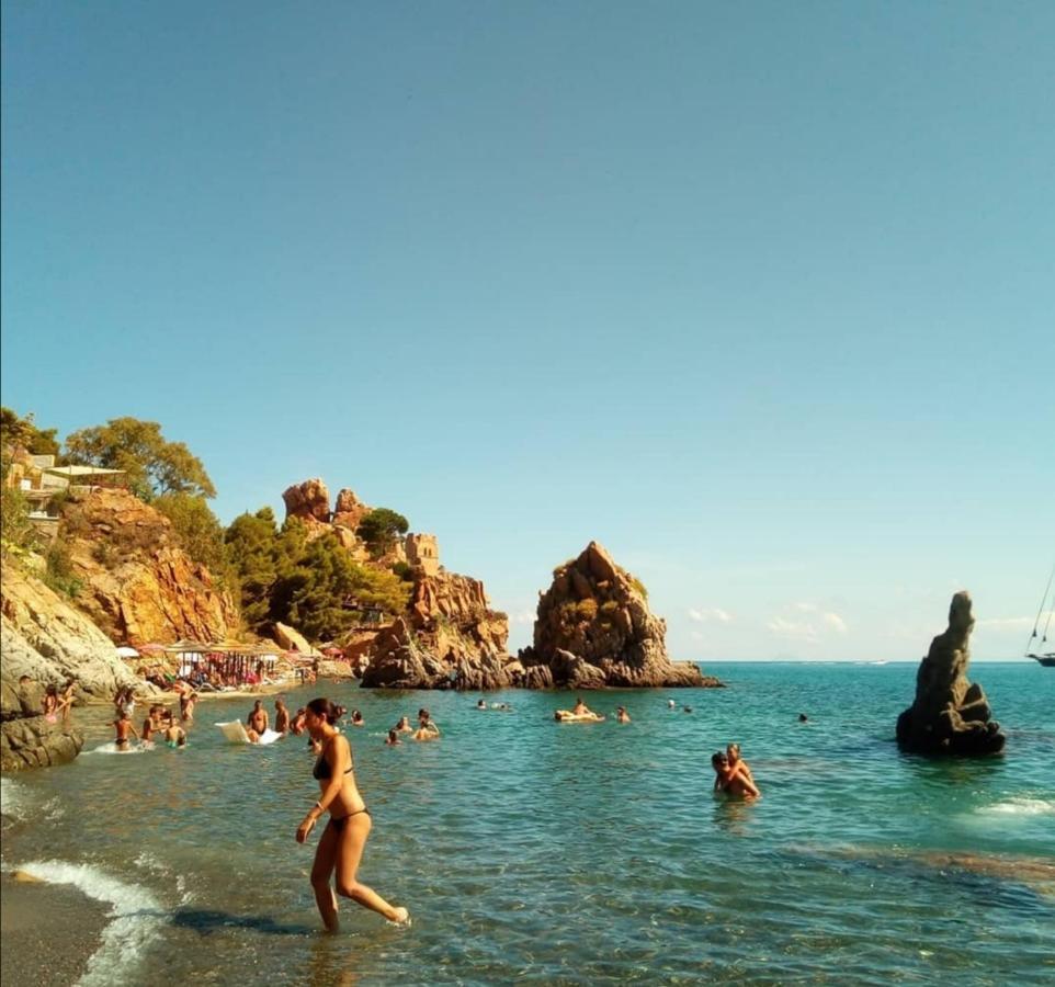 L'Angolo Di Rosa Campofelice Di Roccella Exterior foto