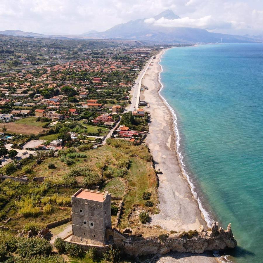 L'Angolo Di Rosa Campofelice Di Roccella Exterior foto