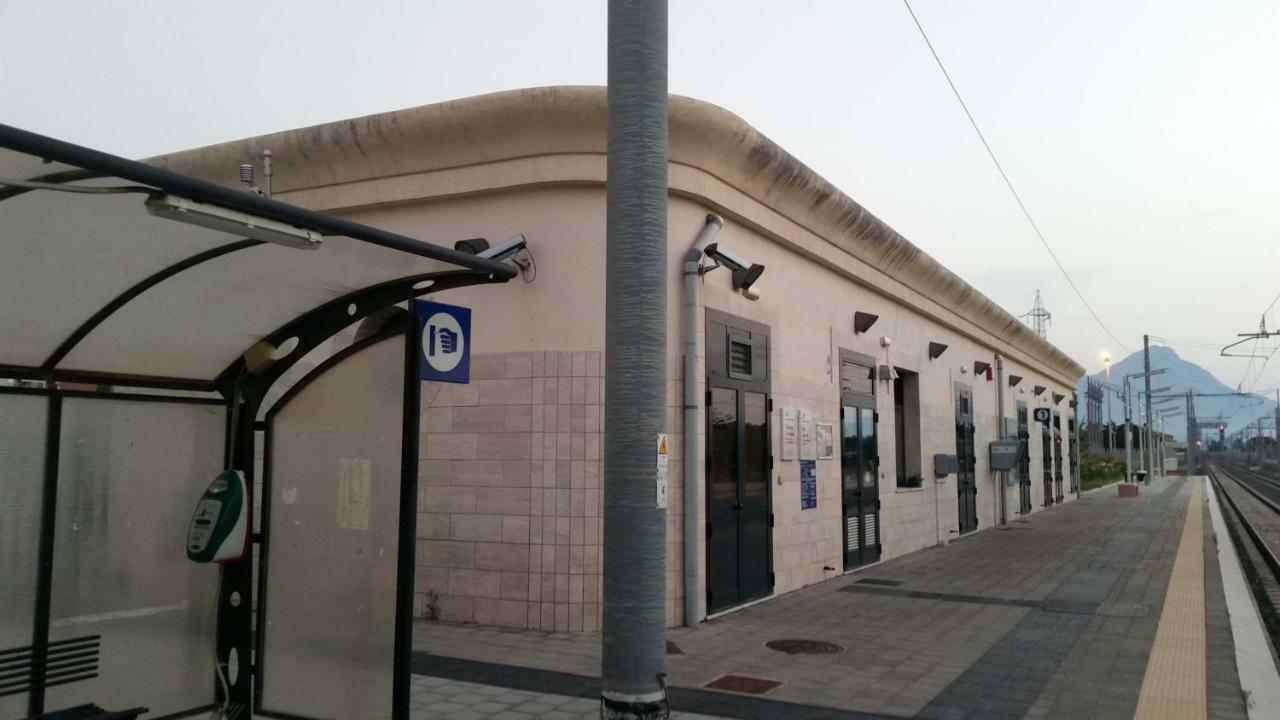 L'Angolo Di Rosa Campofelice Di Roccella Exterior foto